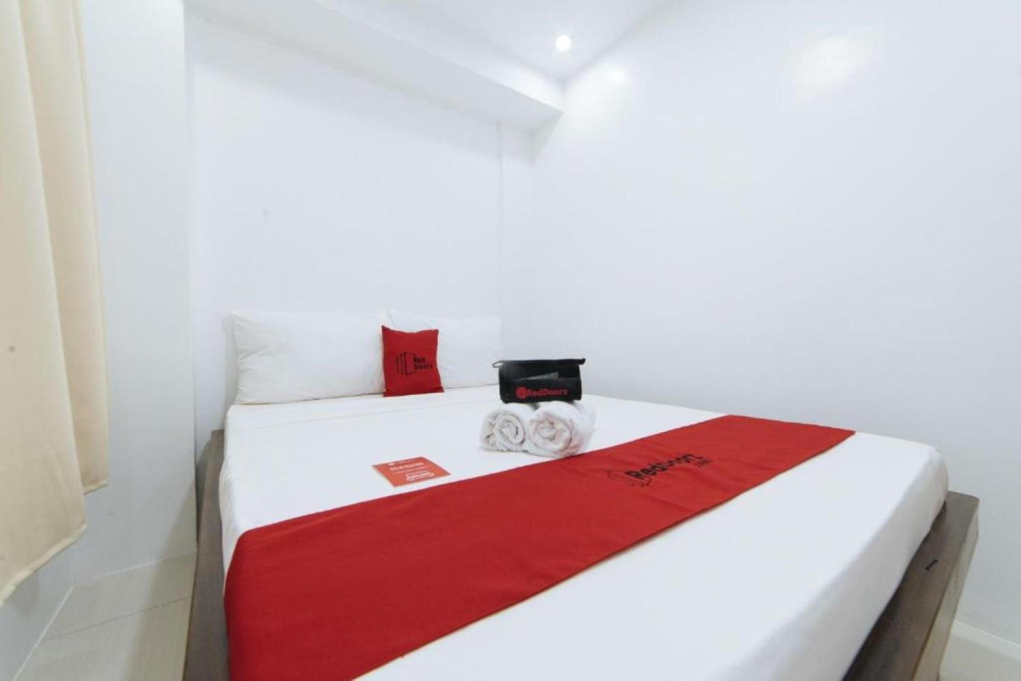 Reddoorz At Dbuilders Rooms Bangkal Makati Makati City Exterior foto