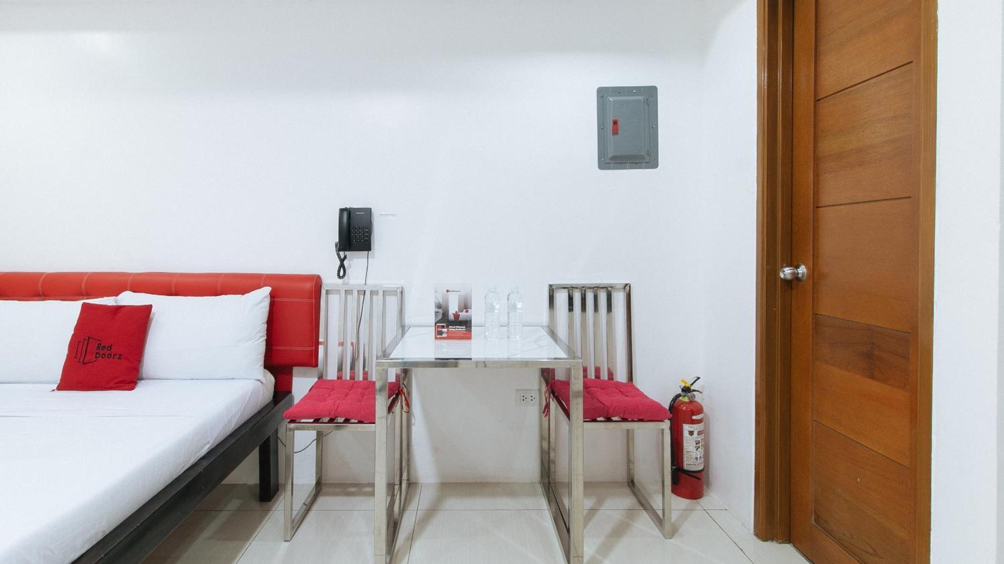Reddoorz At Dbuilders Rooms Bangkal Makati Makati City Exterior foto