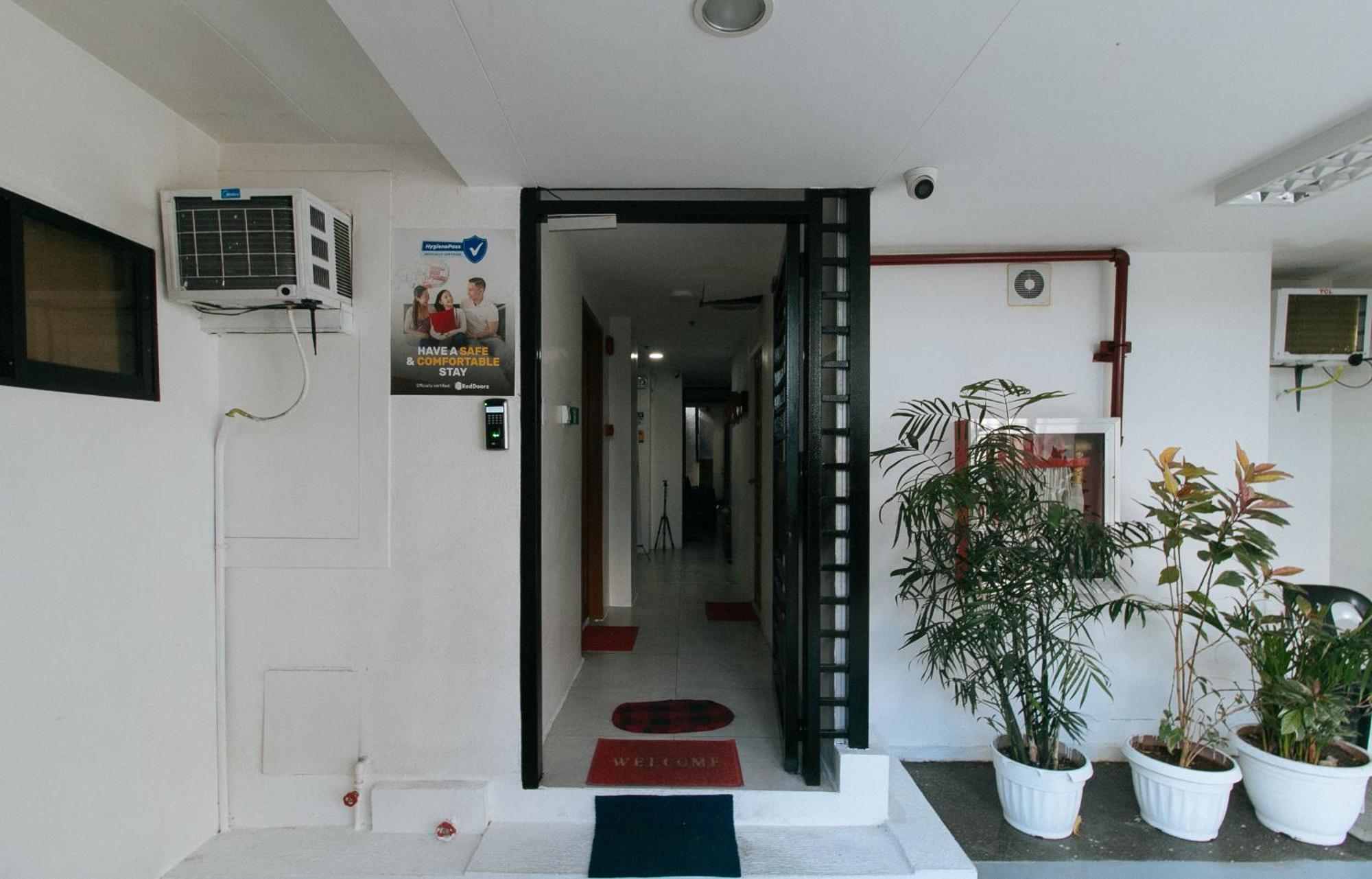 Reddoorz At Dbuilders Rooms Bangkal Makati Makati City Exterior foto